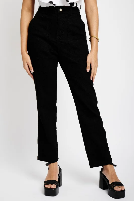 Tapered Leg Stretch Jeans in Black